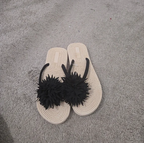 Black Floral Women's Sandals - Picture 4 of 8